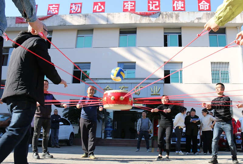 2、乐动网乐动（中国）组织趣味活动--同心击鼓_副本.jpg